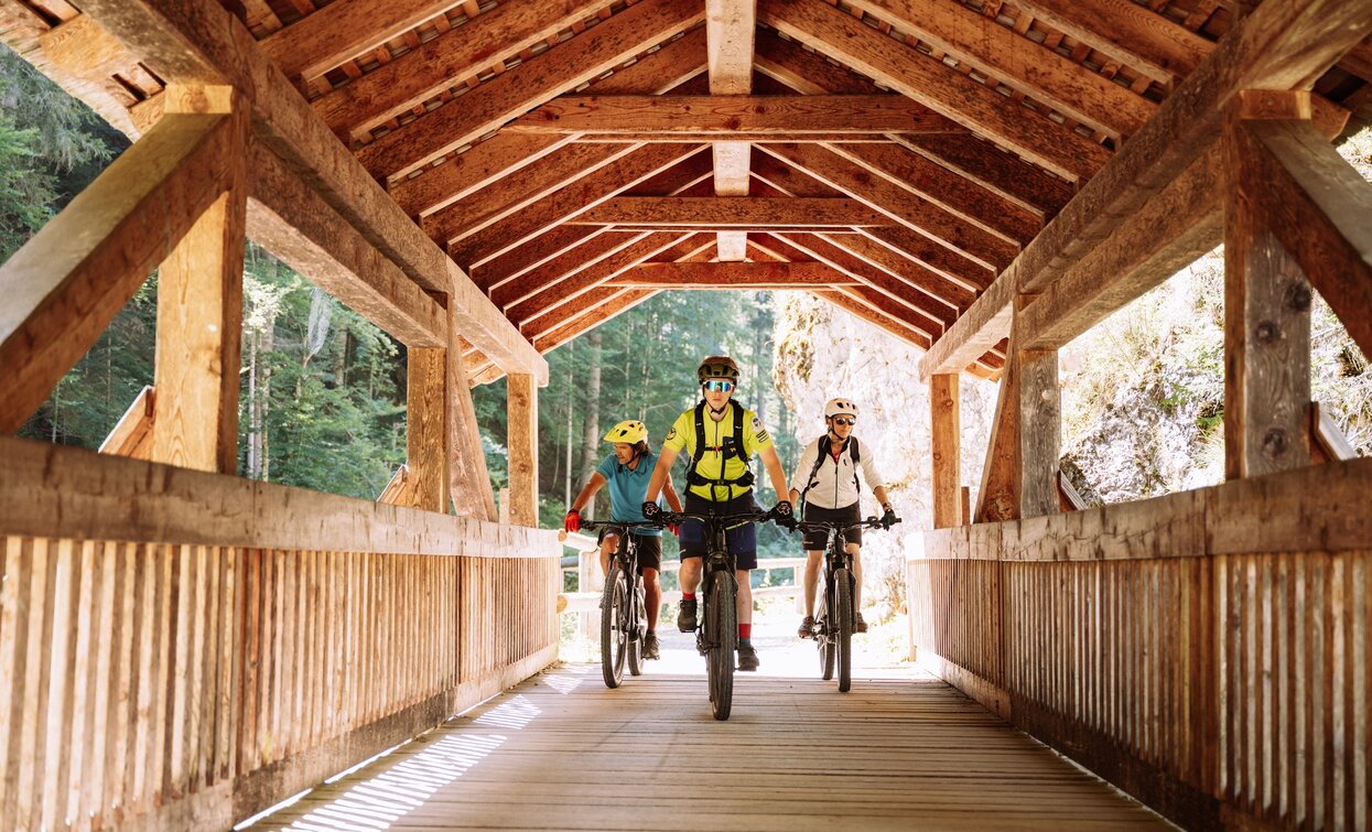 The bridge over the Pison waterfall | © Foto Giacomo Podetti, APT Valli di Sole, Peio e Rabbi