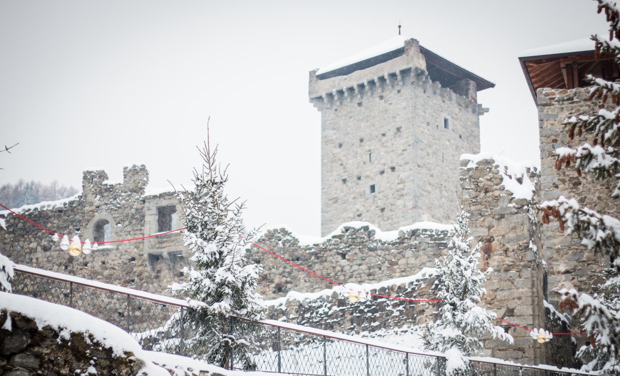 Ossana, Il Borgo dei Presepi - Castello San Michele | © Archivio APT Val di Sole - Ph Pillow Lab